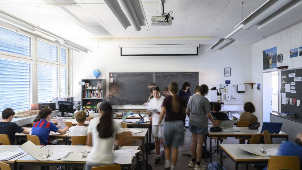 Knapp die Hälfte der befragten Kinderärztinnen und Kinderärzte gab an, dass mindestens ein Kind am Tag von schulischen Problemen berichtet. (Archivbild)