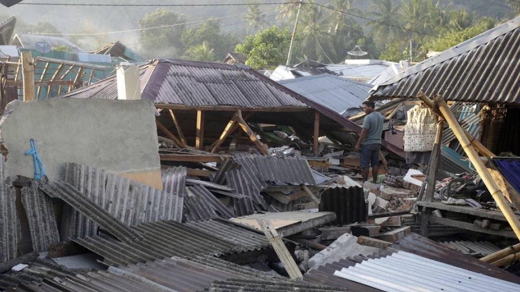 Das schwere Erdbeben vor knapp einer Woche auf der indonesischen Ferieninsel Lombok hat weit mehr Menschen das Leben gekostet als bisher vermutet. Die offizielle Zahl habe nun 387 Todesopfer erreicht, sagte ein Sprecher der nationalen Katastrophenschutzbehörde. (Archivbild)