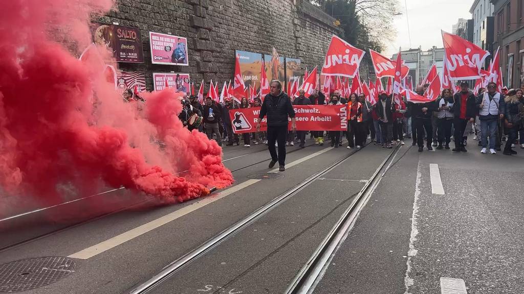 Bauarbeiter protestieren in Zürich für bessere Arbeitsbedingungen