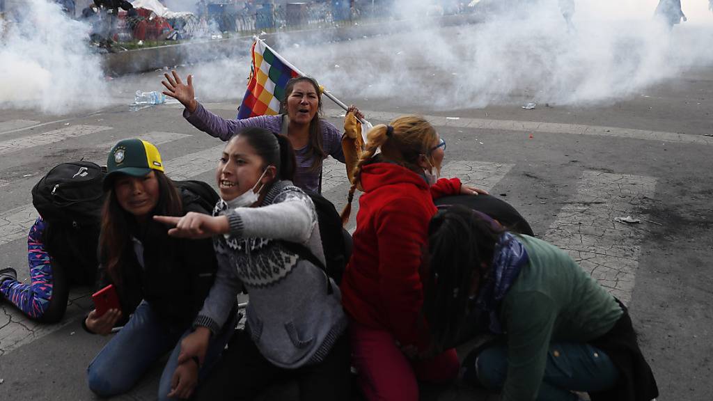 Zusammenstösse zwischen Anhängern des gestützten Präsidenten Evo Morales und den Sicherheitskräften in der bolivianischen Hauptstadt La Paz.