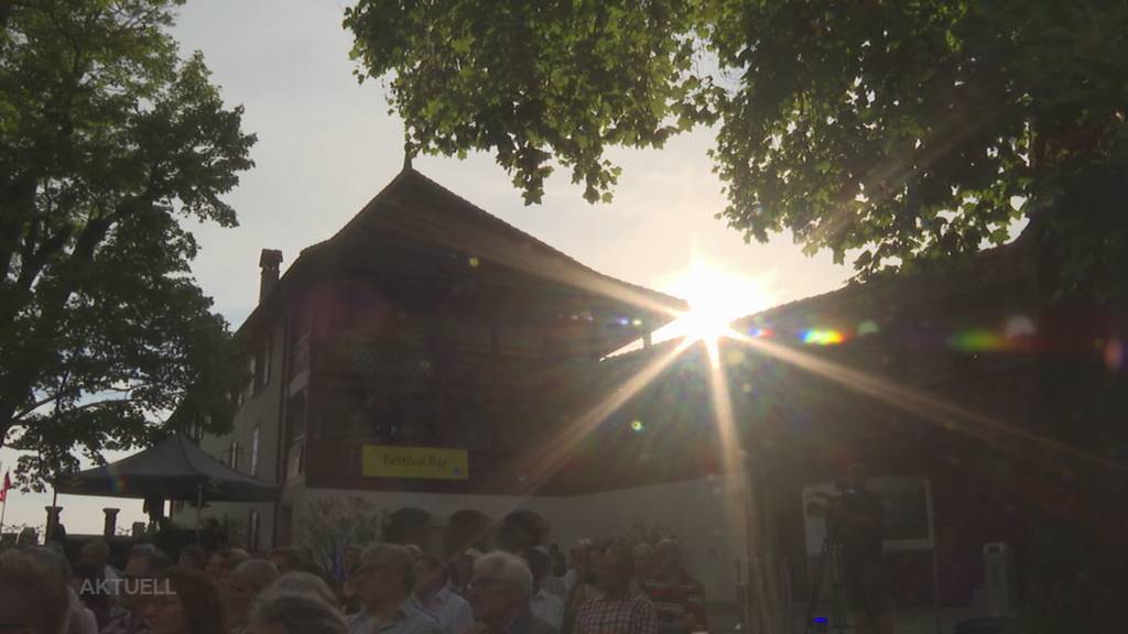Lenzburgiade: Publikum im Schlosshof staunt über Pop-Hits im Opern-Stil
