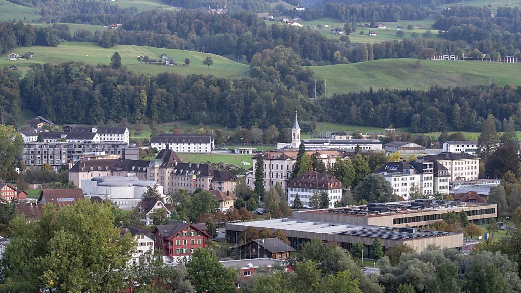 Die CSP forderte mehr bezahlbaren Wohnraum für den Kanton Obwalden. Auf dem Bild zu sehen das Dorfzentrum von Sarnen. (Archivbild)