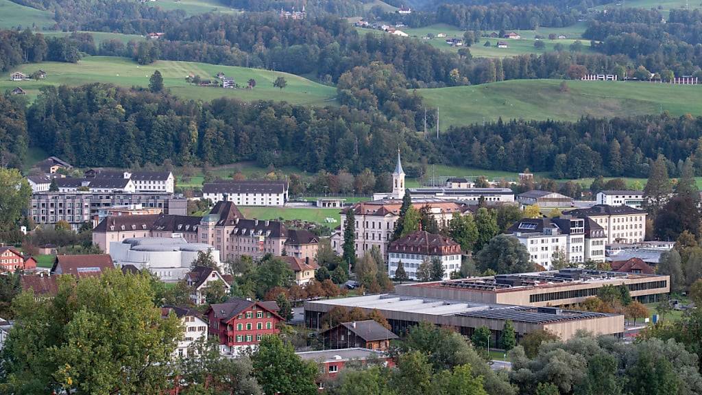 Die CSP forderte mehr bezahlbaren Wohnraum für den Kanton Obwalden. Auf dem Bild zu sehen das Dorfzentrum von Sarnen. (Archivbild)