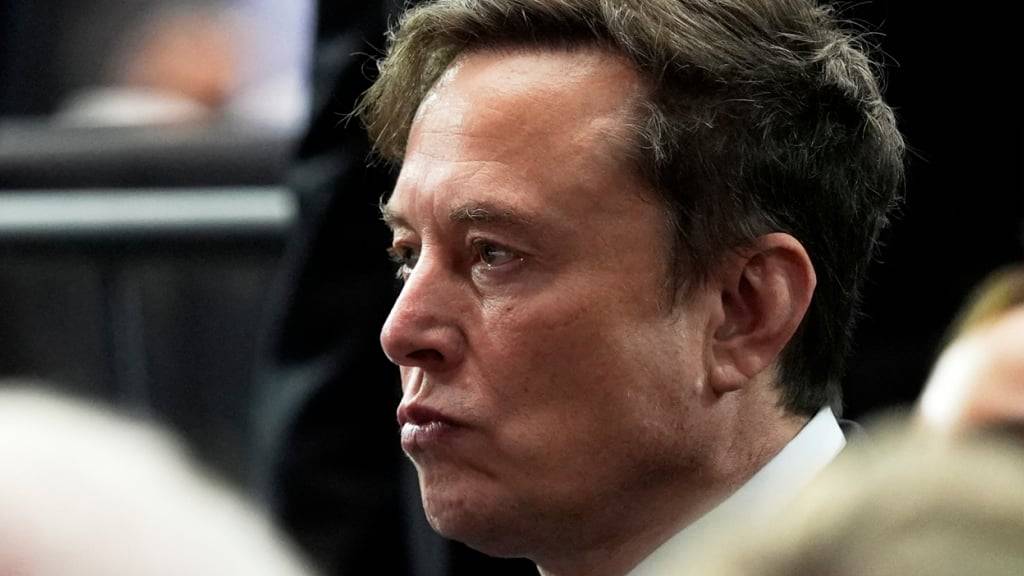 Elon Musk ist der mit Abstand reichste Mensch der Welt. Nun könnte er die Aussicht auf ein riesiges neues Aktienpaket bekommen. Die Zustimmung der Aktionäre ist jedoch nicht garantiert. (Archivbild)