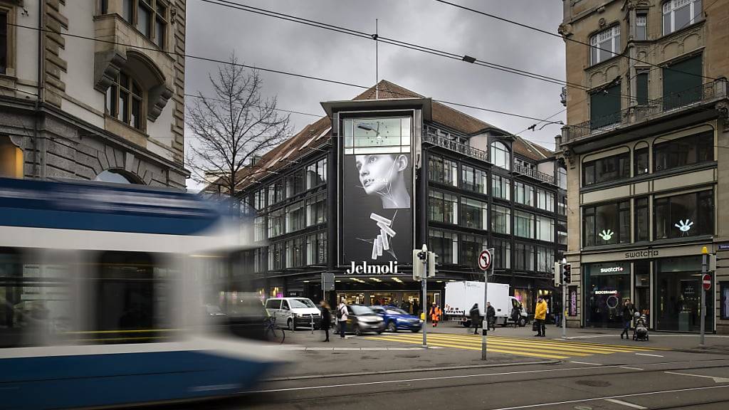 Ins Jelmoli-Haus in Zürich zieht 2027 Manor ein. (Archivbild)