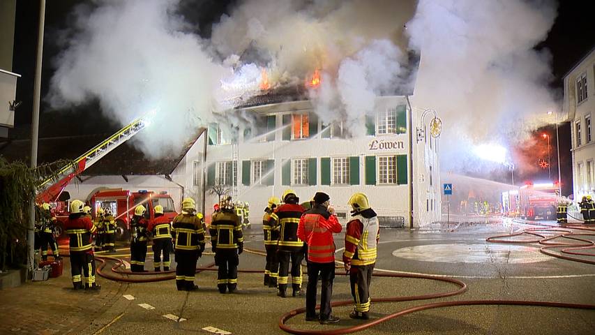 Erlinsbach (SO): Früheres Restaurant «Löwen» steht in Flammen
