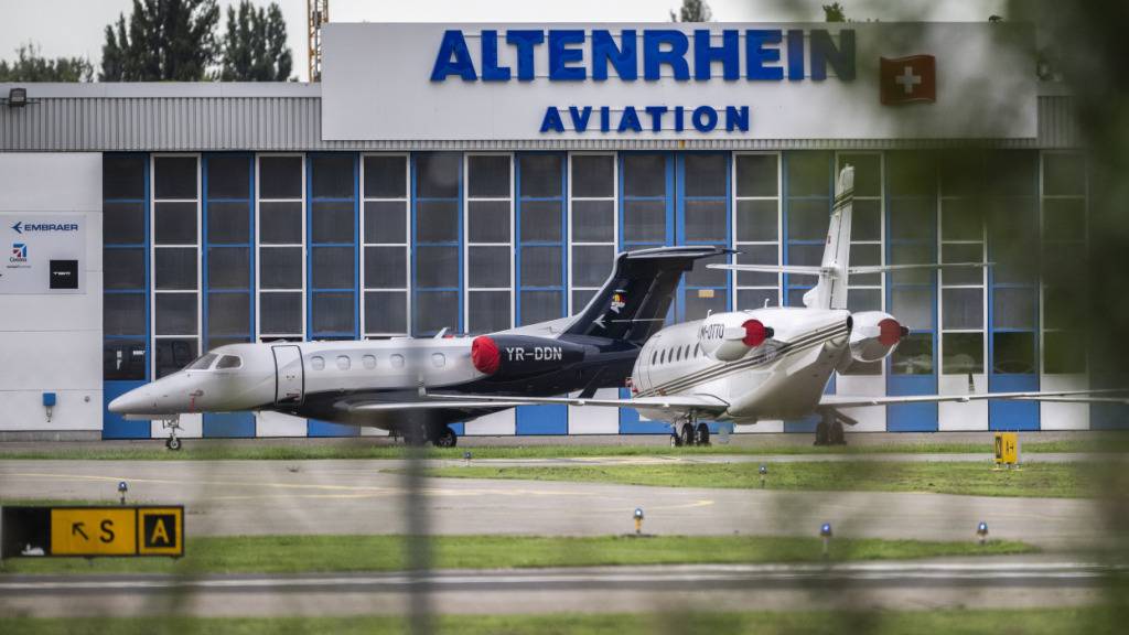 Am Flughafen Altenrhein SG herrscht während des WEF normalerweise viel Betrieb. Am Montag verhinderte der Nebel zahlreiche Landungen. (Archivbild)