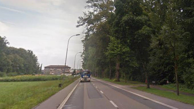 Lastwagen verliert Ladung bei Langenthal – mehrere Autos beschädigt