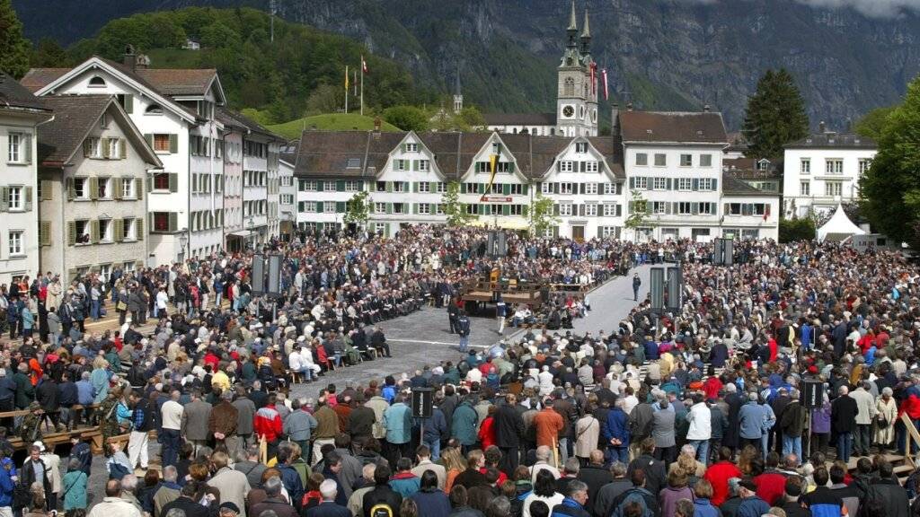 Die Glarner Landsgemeinde wird über vier Gesetzesänderungen im Rahmen des Entlastungspakets 2025+ befinden. (Archivbild)