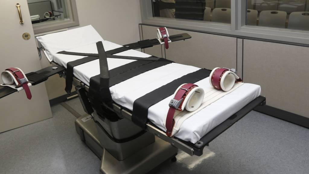 ARCHIV - Eine Trage steht in der Hinrichtungskammer des Oklahoma State Penitentiary. Foto: Sue Ogrocki/AP/dpa
