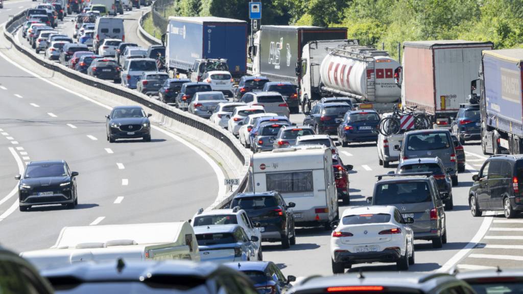 Stau am Gotthard-Nordportal verringert sich auf sieben Kilometer