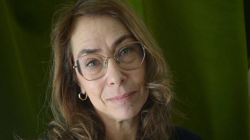 Die Schweizer Filmemacherin Katalin Gödros hat aus dem Roman «Jakobs Ross» von Silvia Tschui für ihren gleichnamigen Film eine eigene Geschichte gemacht. Ihren Fokus legt sie auf die Heirat, in die die Magd Elsie und der Knecht Jakob gezwungen wurden.