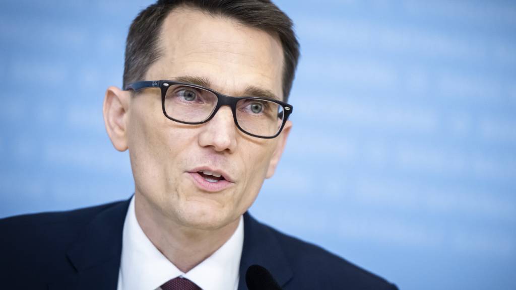 Die Schweizerische Nationalbank unter Präsident Martin Schlegel tastet die Zinsen am Donnerstag nicht an. (Archivbild)