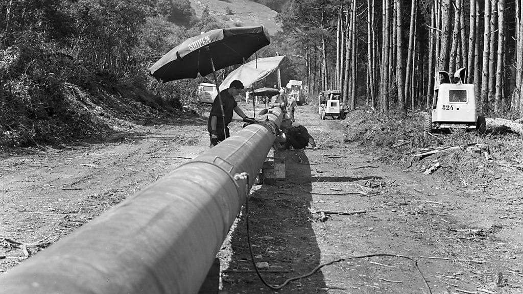 Die Baustelle für die Erdöl-Pipeline Oleodotto del Reno bei Chur im August 1961.