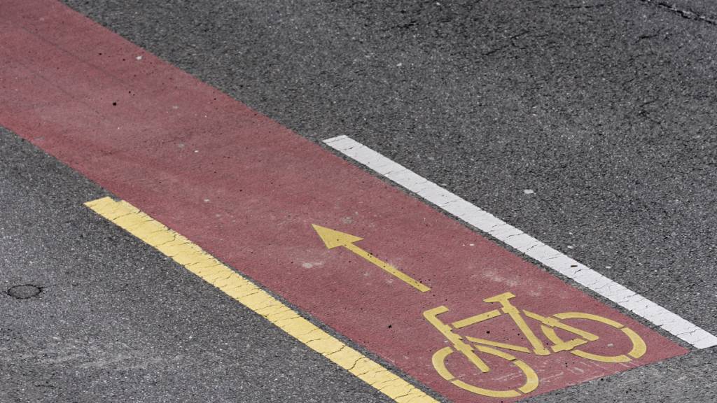 Die Totalrevision des Strassengesetzes des Kantons Nidwalden sieht unter anderem eine neue Regelung für die Beteiligung der Gemeinden an Velowegen auf Kantonsstrassen vor. (Symbolbild)