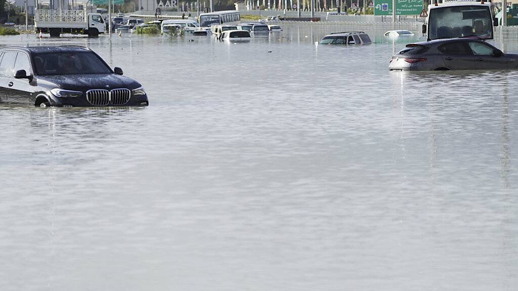 Teile von Dubai sind stark überschwemmt. Foto: Jon Gambrell/AP/dpa