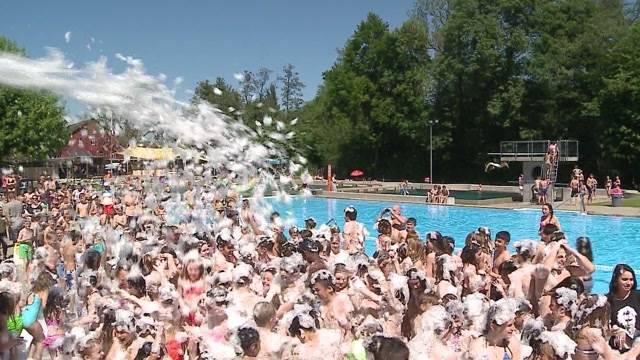 Schaumparty in der Badi Lenzburg