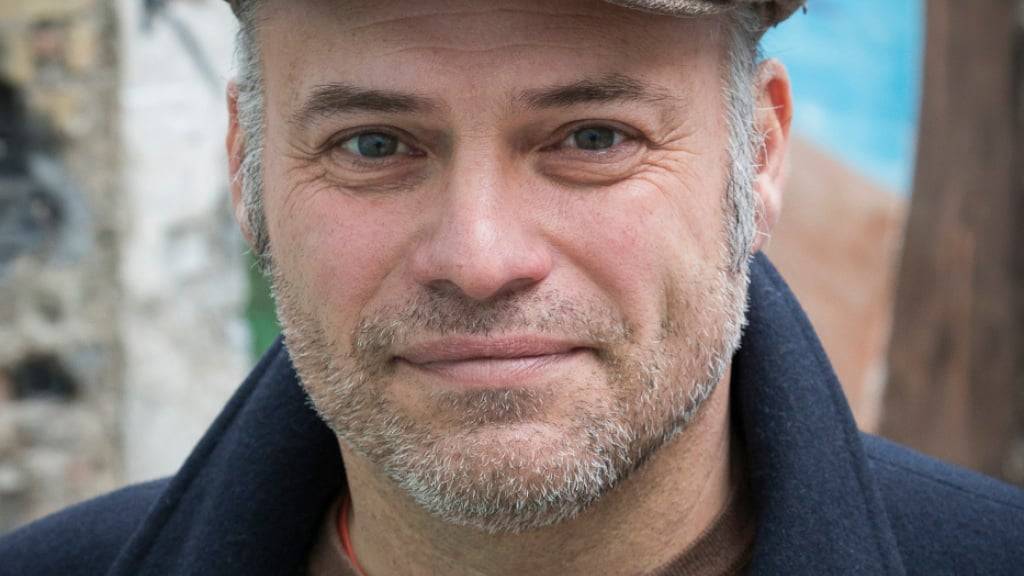 Der Schriftsteller und Drehbuchautor Joseph Incardona aus Genf hat sich in der Romandie längst einen Namen gemacht. Jetzt erscheint sein Roman «Das Game» auf Deutsch - rasant erzählt, sodass beim Lesen ein Film abgeht.