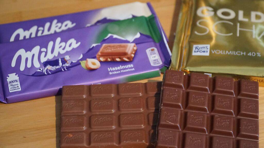 Der Schokoladenhersteller Milka streitet mit einem kleinen Londoner Unternehmen um die Verwendung der Farbe Lila auf den Verpackungen. (Symbolbild)