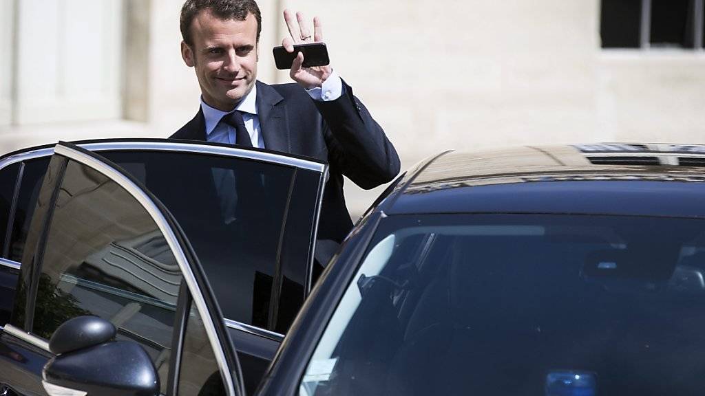 Emmanuel Macron beim Verlassen des Elysée (Archiv)