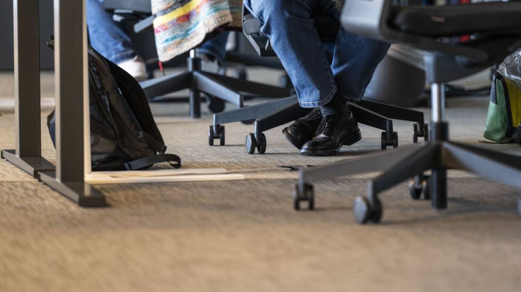 Faire Löhne, Sicherheit und Anerkennung binden laut einer Studie Arbeitskräfte eher an Ihren Job als Beförderungen oder Zusatzleistungen. (Symbolbild)