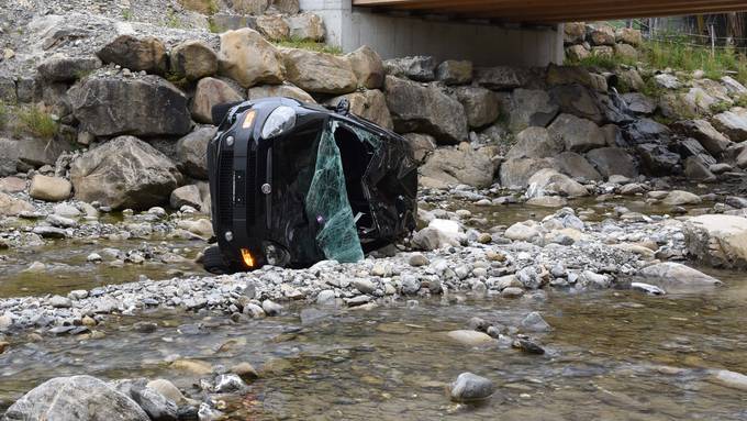 Mit 2,5 Promille in Bach gefahren – mehrere Unfälle auf Luzerner Strassen