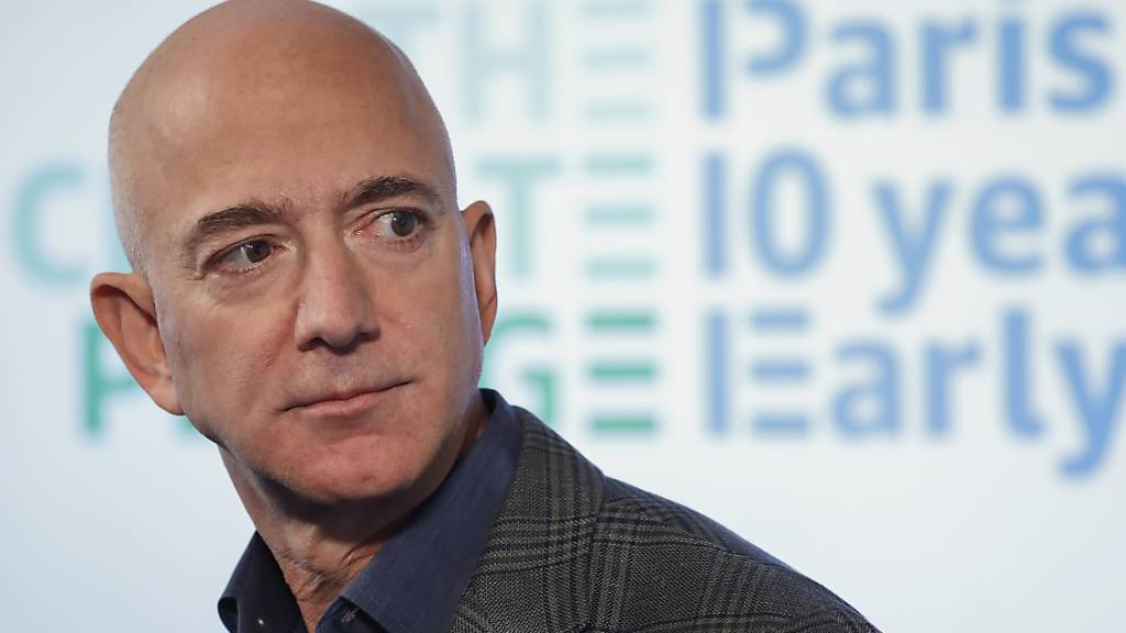 Jeff Bezos, Konzernchef des weltgrössten Versandhändlers Amazon, hat Aktien im Wert von 2 Milliarden Dollar des Unternehmens verkauft. (Archivbild)
