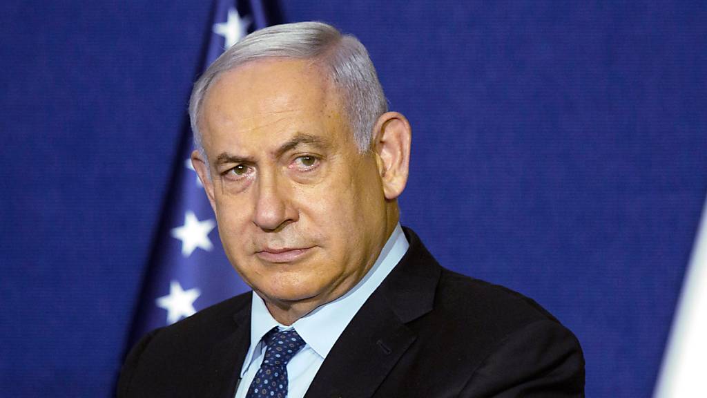 Anhänger des scheidenden rechtskonservativen Ministerpräsidenten Benjamin Netanjahu üben nach Medienberichten massiven Druck aus, um die geplante Regierung von acht Parteien aus allen politischen Lagern zu verhindern.