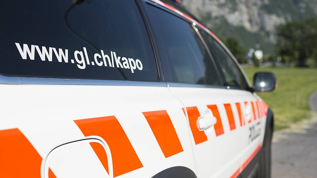 Die Glarner Polizei musste am Samstag zu einem Unfall in Glarus ausrücken. (Symbolbild)