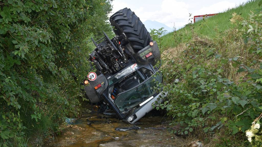 In Salez bei Sennwald gab es am Samstag einen schweren Traktorunfall.