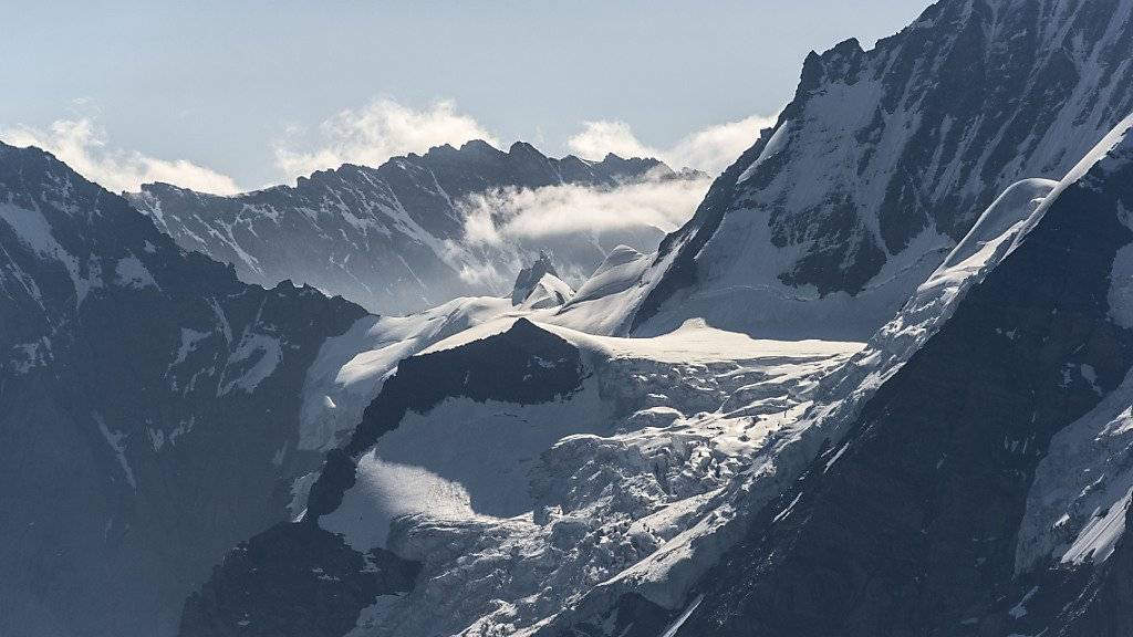 Starke Orkanböen in den Bergen: Auf dem Jungfraujoch BE wurden Windgeschwindigkeiten von 167 Stundenkilometer gemessen. (Archiv)