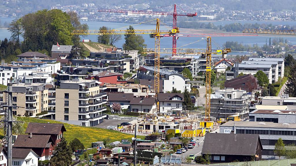 Hohe Preise für Immobilien wie etwa in Wollerau haben dem Kanton Schwyz wachsende Einnahmen bei den Grundstückgewinnsteuern beschert. (Archivbild)