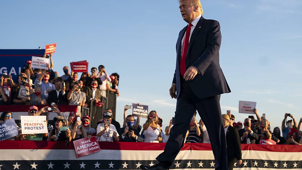 US-Präsident Trump während einer Wahlkampfkundgebung in Londonderry im US-Bundesstaat New Hampshire. Foto: Evan Vucci/AP/dpa