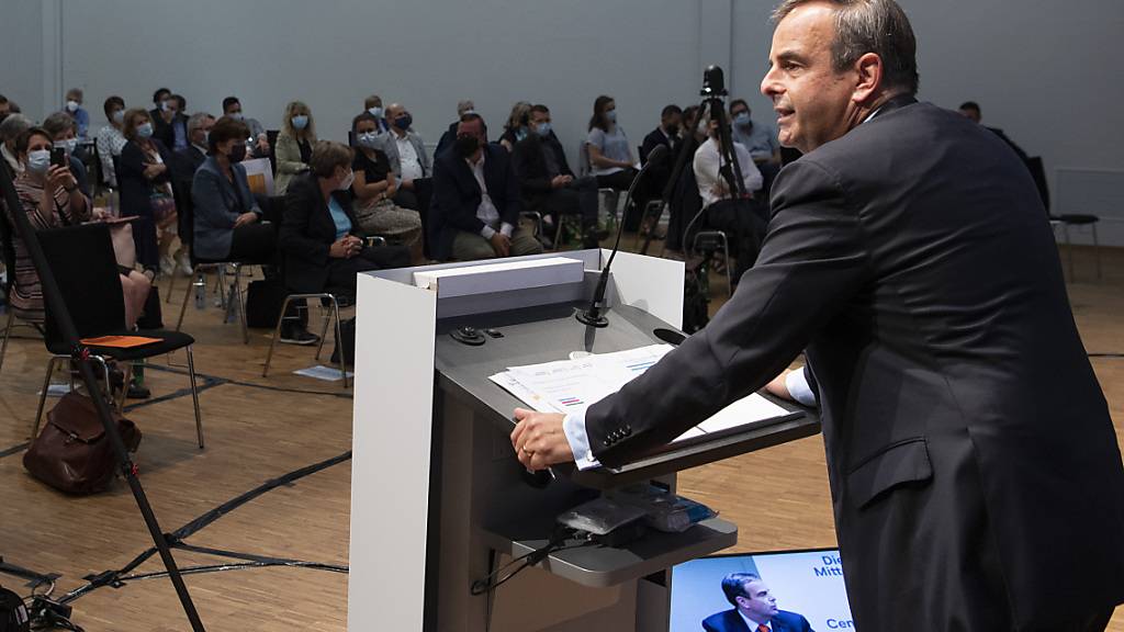 Gerhard Pfister -  hier an der Delegiertenversammlung in Bern - führt seine Partei bis zu den Wahlen 2023.