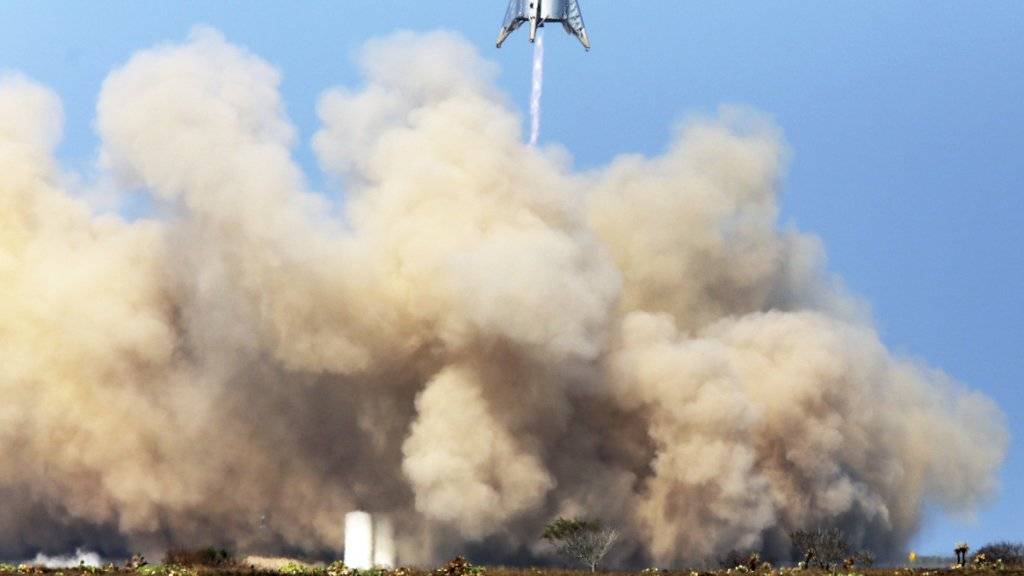 SpaceX hat erfolgreich einen Prototyp für seine Schwerlastrakete getested. Mit einem ähnlichen Gerät sollen einst Menschen und Fracht zum Mond und Mars gebracht werden, meldet das Unternehmen.  (Foto: Miguel Roberts/The Brownsville Herald via AP)