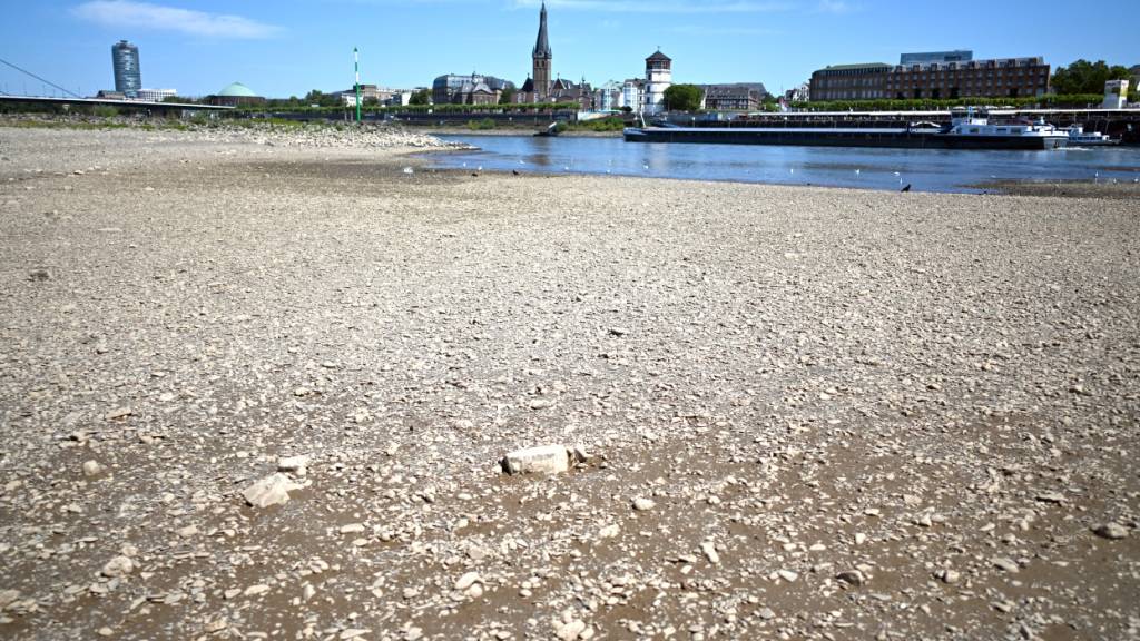Rheinpegel erreicht bei Köln historischen Tiefstand