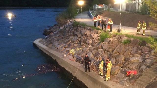 Beznau-Insel Döttingen: Lieferwagen geht schwimmen