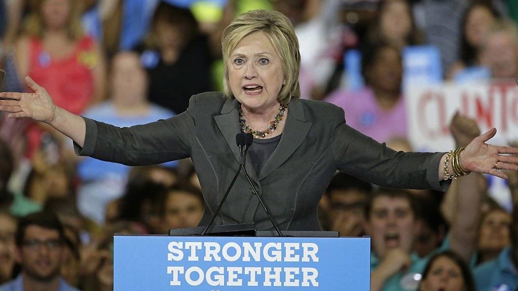 Präsidentschaftskandidatin Hillary Clinton verspricht, die US-Wirtschaft unter anderem mit dem Stopfen von Steuerschlupflöchern anzukurbeln.