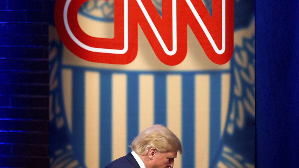 ARCHIV - Donald Trump, damaliger Präsident der USA, während einer CNN-Ratssitzung an der Universität von South Carolina. Foto: Andrew Harnik/AP/dpa