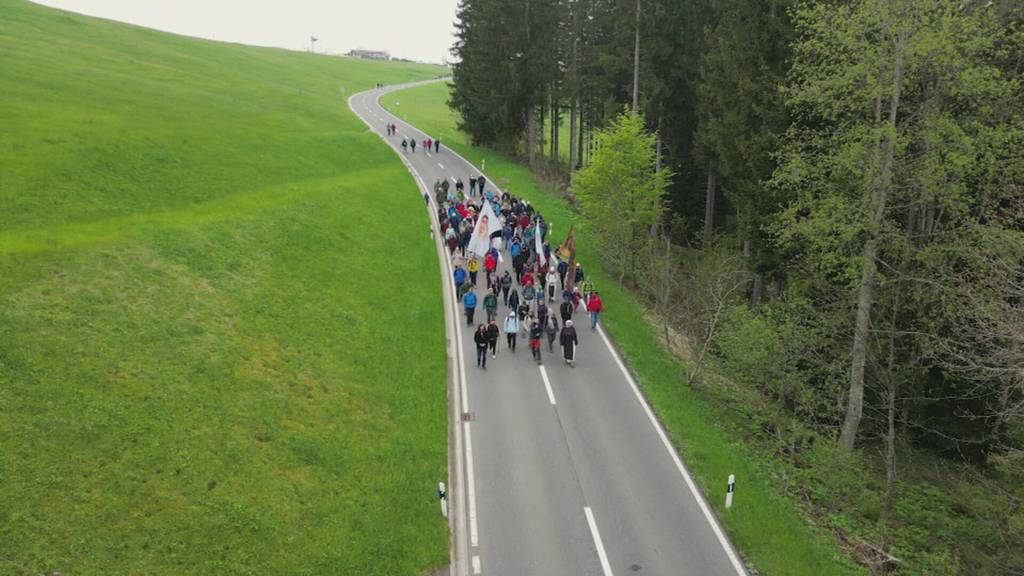 100 Gläubige pilgern von Zug nach Einsiedeln