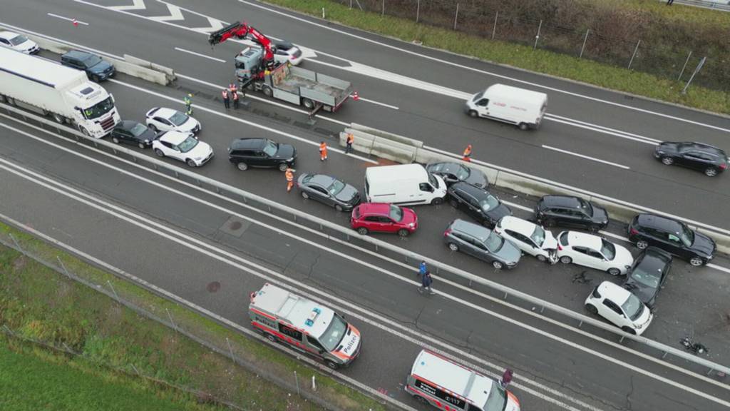 Massenkarambolage mit über 20 Fahrzeugen