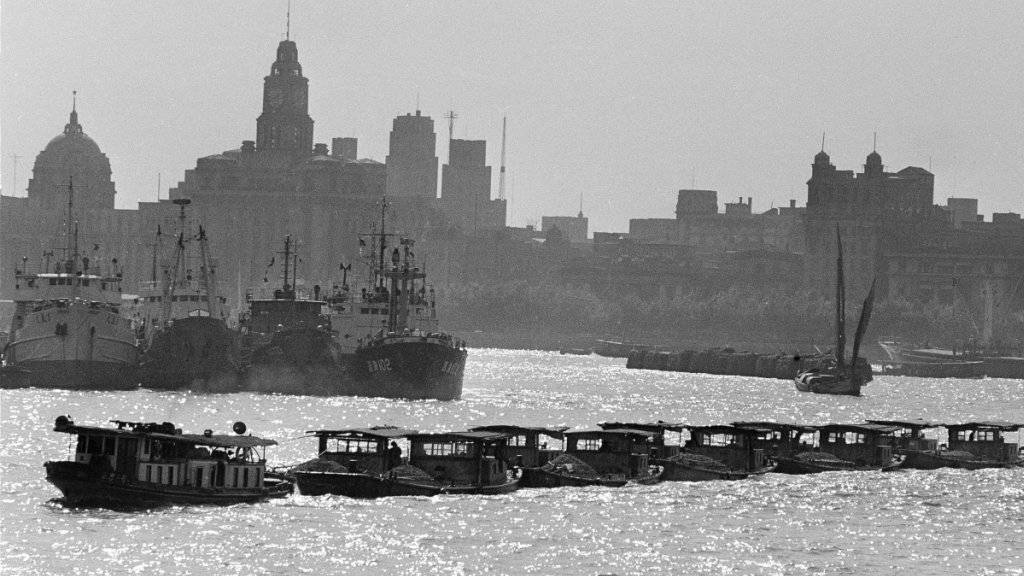 Chinas Aussenhandel lief schon besser. Im Bild der Hafen von Shanghai. (Archiv)