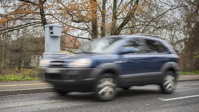 Im Kanton St.Gallen wurden im Jahr 2017 über 180'000 Autofahrer gebüsst, weil sie zu schnell an Blitzern vorbei fuhren (Symbolbild).