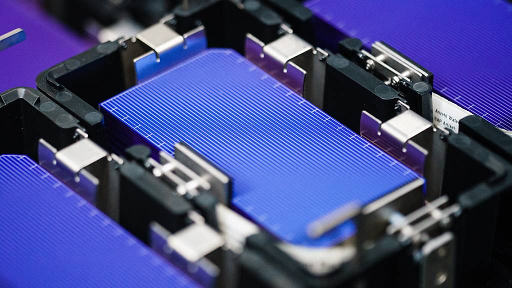 Die Krise beim Solarunternehmen Meyer Burger geht weiter: Das Werk im ostdeutschen Freiberg soll geschlossen werden. Zudem braucht das Unternehmen neues Geld. (Archivbild)