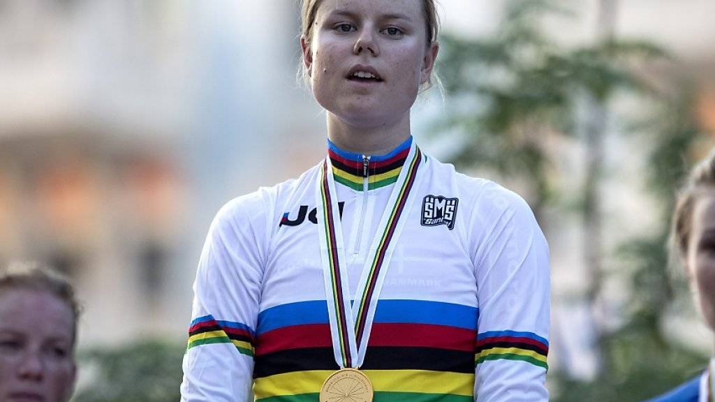 Amalie Dideriksen durfte sich nach dem WM-Strassenrennen der Frauen Gold umhängen lassen