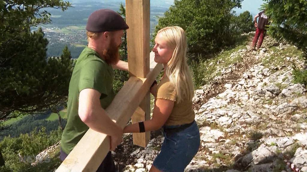 Illegales Gipfelkreuz bei Rüttenen von Braut und Bräutigam wieder abgebaut