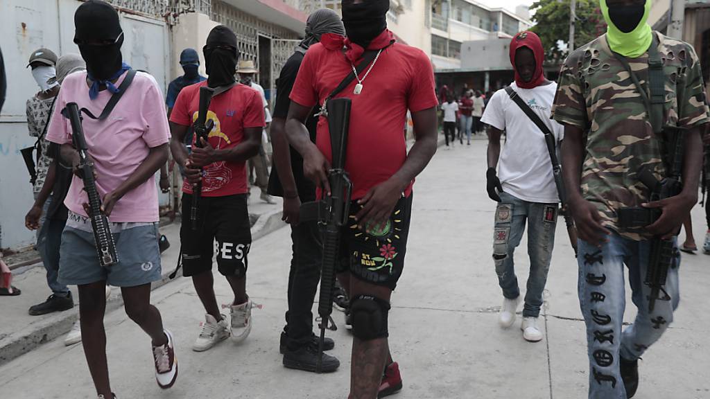 Haiti leidet seit Jahren unter Kämpfen zwischen Banden. Foto: Odelyn Joseph/AP