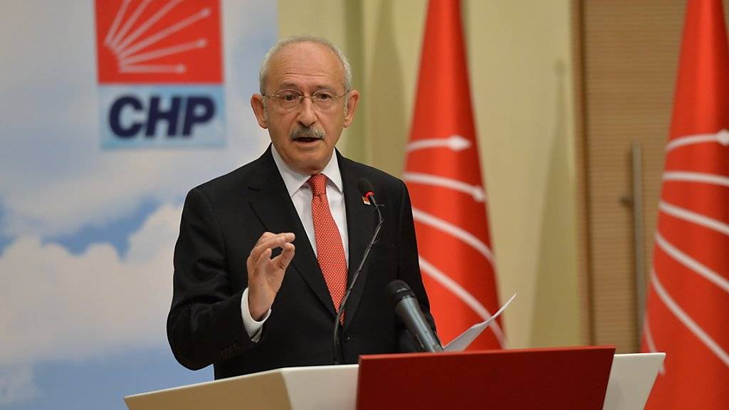 Kemal Kilicdaroglu, der Chef der grössten türkischen Oppositionspartei CHP, kritisierte, dass die Wahlen unter dem Ausnahmezustand stattfanden.