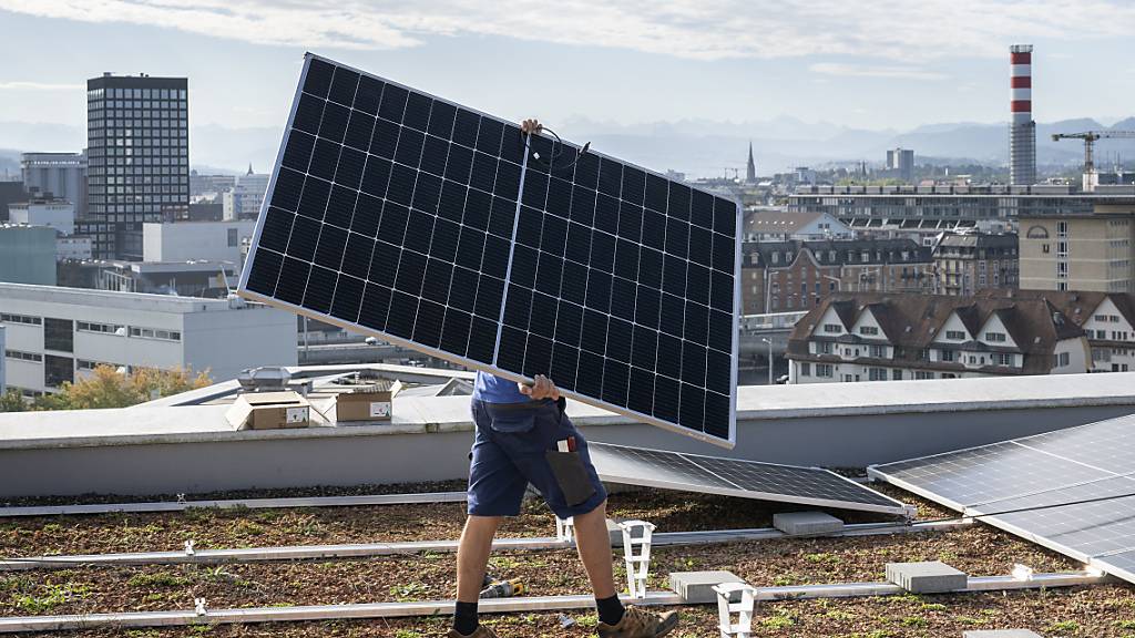 Noch vor 2050 könnte einer Studie zufolge Solarenergie zur wichtigsten Energiequelle der Welt werden. (Archivbild)
