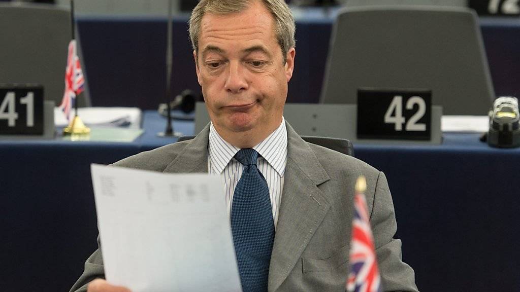 Der scheidende Chef der EU-kritischen UKIP-Partei, Nigel Farage, fordert einen konsequenten Austritt aus der Europäischen Union.
